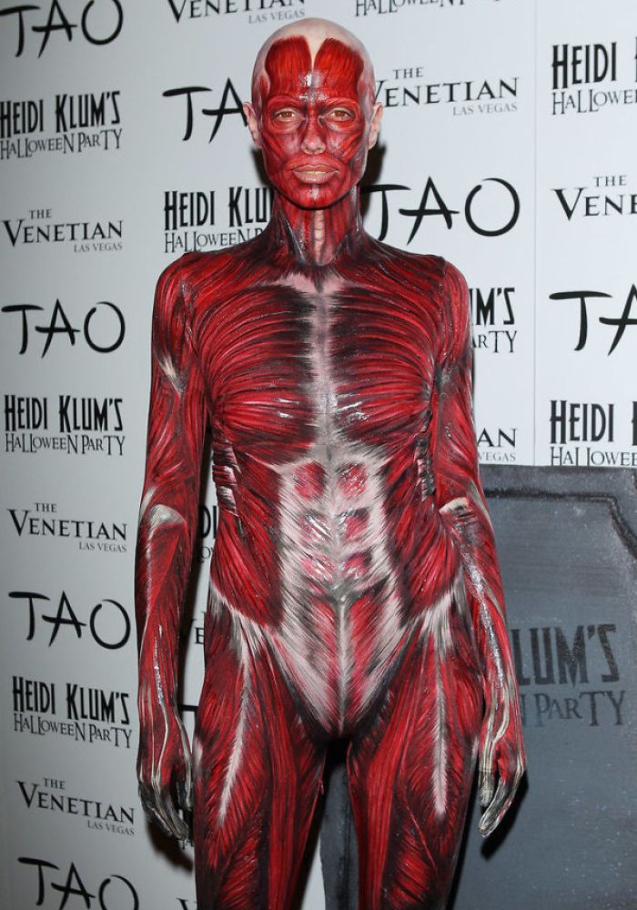 Костюм супермодели Хайди (Heidi Klum) на Хеллоуин - Тело без кожи